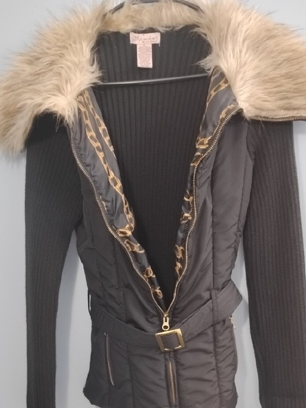 Women's Black Quilted Puffer Jacket with Beige Faux Fur Collar - Picture 5 of 5